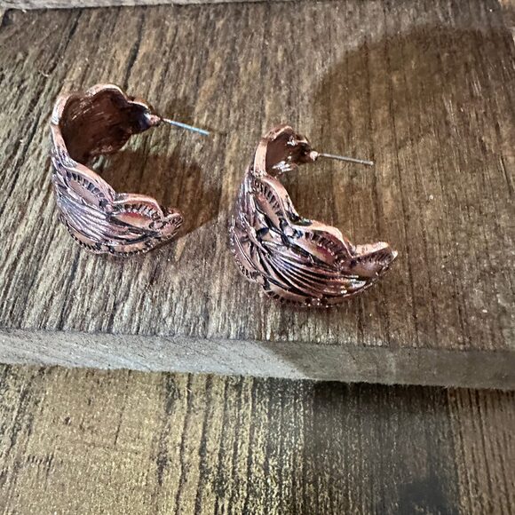Copper Leaf Design Earrings: Embrace Western Elegance - Picture 5 of 10